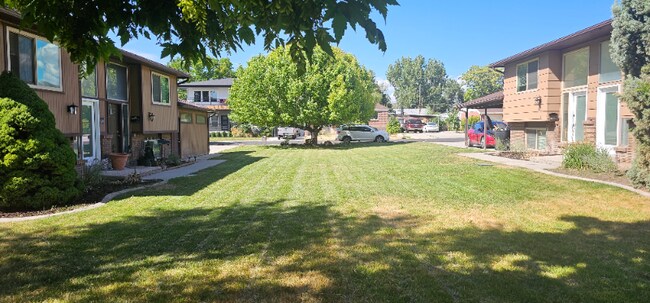 Building Photo - 922-928 E Fairclough Dr