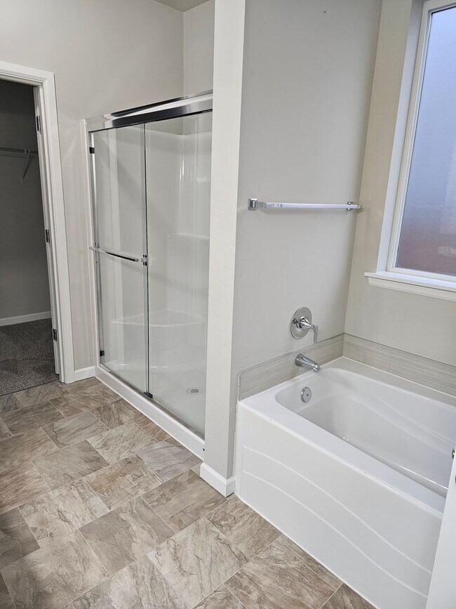 Foto del edificio - Must See!!! 4 Bedroom, 3 Bath Home in Hear...