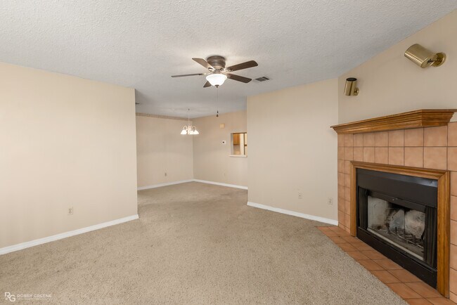 Foto del edificio - 12 Meadow Creek Dr