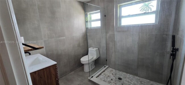 Building Photo - 201 NE 2nd Ave