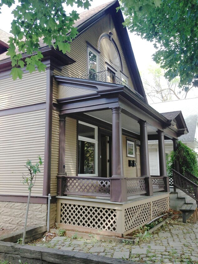 Primary Photo - 1406 W Spofford Ave