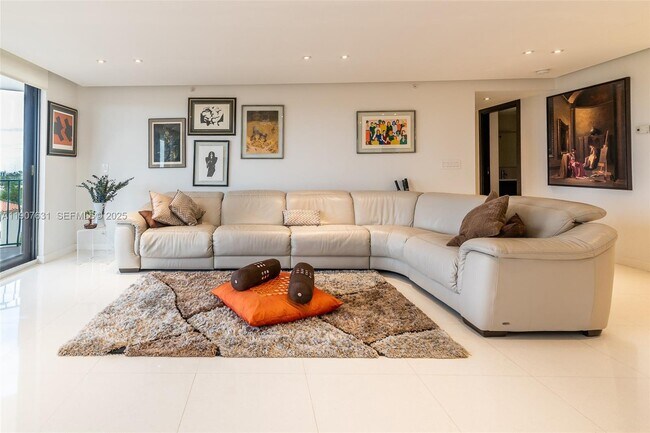 Foto del edificio - 8877 Collins Ave