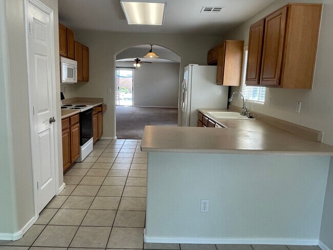 Foto del edificio - Great 3 bedroom, 2 bath home located right...