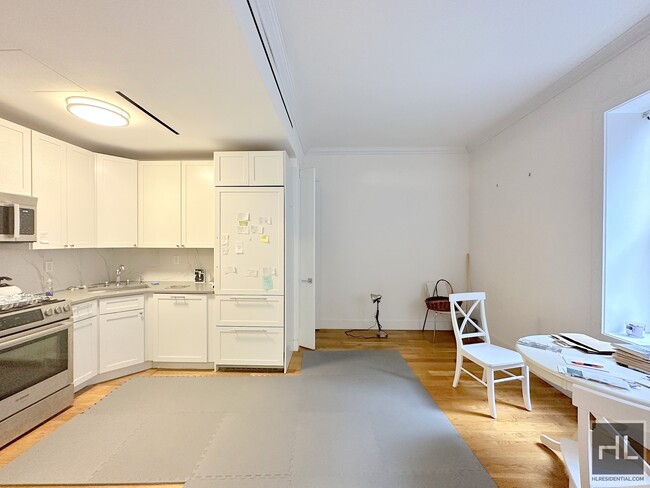 Foto del edificio - Newly Renovated 1 bedroom with Laundry in ...