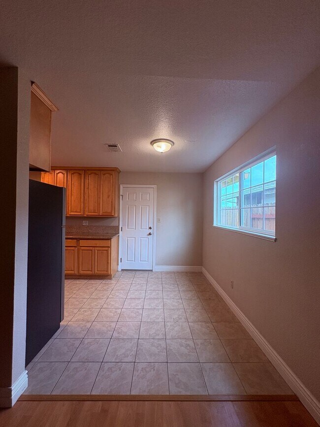 Foto del edificio - 1017 Charles St