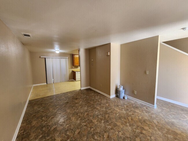 Foto del edificio - 1425 Eucalyptus Ave