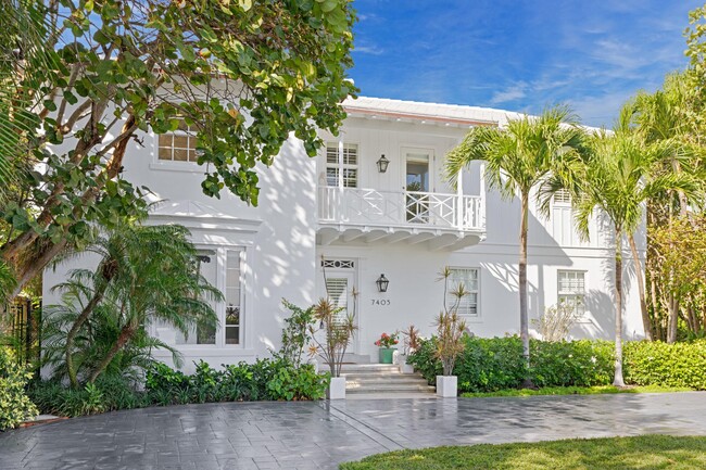 Building Photo - 7405 S Flagler Dr