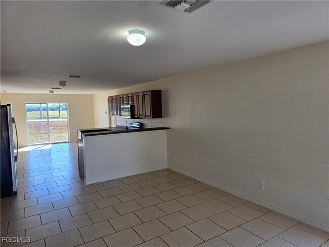 Foto del edificio - 5010 Dolphin Ct