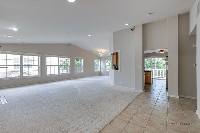 Building Photo - 552 Saddlebrook Ln