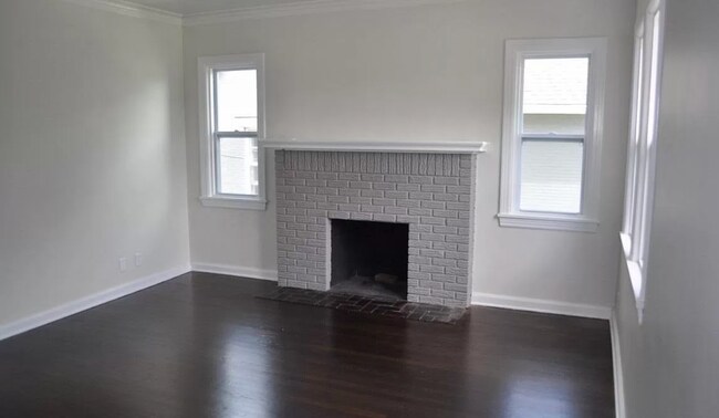 Building Photo - Thoughtfully Designed 3-Bedroom with Uniqu...