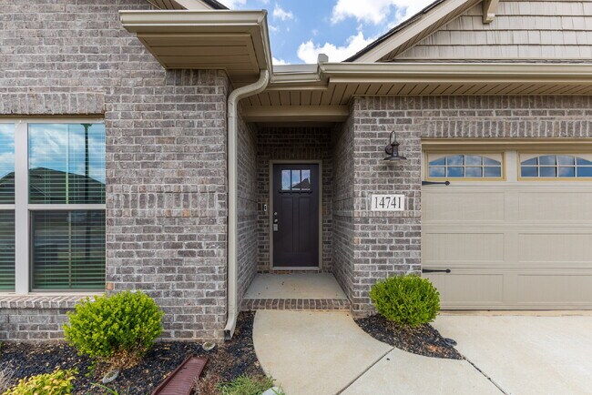 Building Photo - 14741 Greenleaf Dr