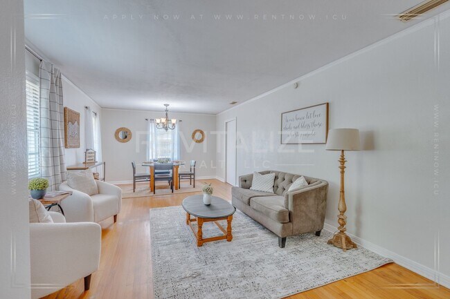 Foto del edificio - 3 Bed 2 Bath Gem in Midtown Mobile!!