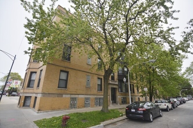 Primary Photo - 3945-59 N. Janssen Ave.