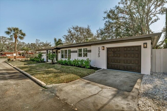 Foto del edificio - Fully Remodeled Snell Isle Luxury Home - Available for Rent or Purchase!