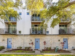 Building Photo - 5008 S MacDill Ave