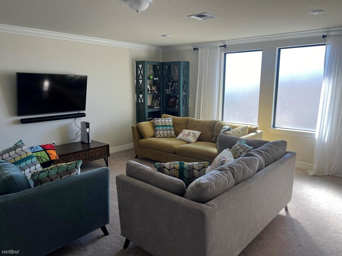 Foto principal - 5 br, 4 bath House - 8289 Vaulting Dr