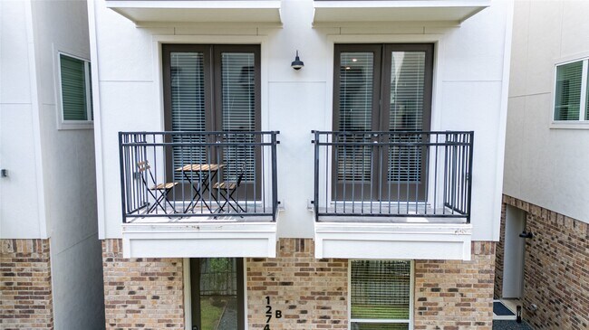 Foto del edificio - 1274 N Post Oak Rd