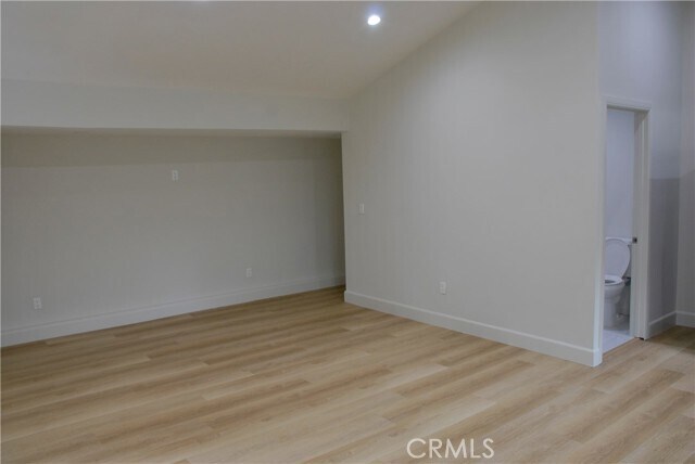 Foto del edificio - 7053 Corbin Ave