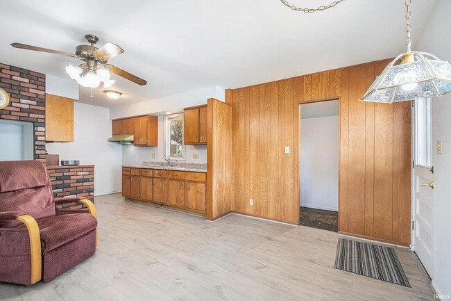 Foto del edificio - 2715 Edison Rd