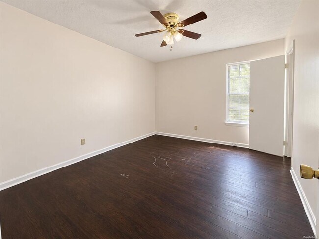 Foto del edificio - 229 Juniper Ct