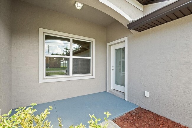 Building Photo - 4 Lindsay Dr