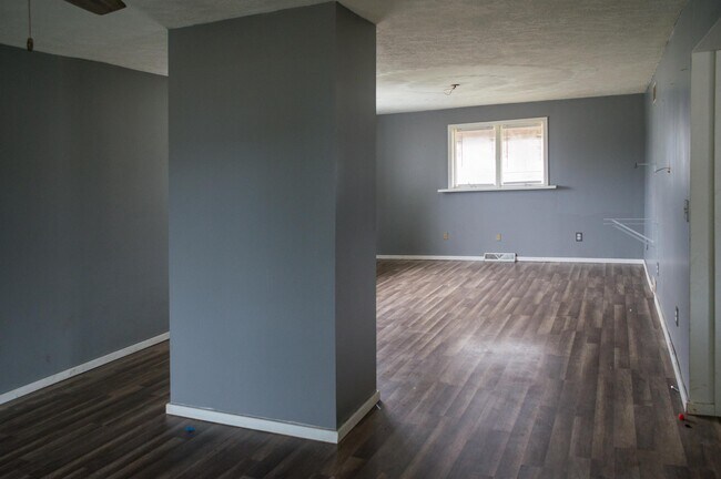 Building Photo - 11 Edna St