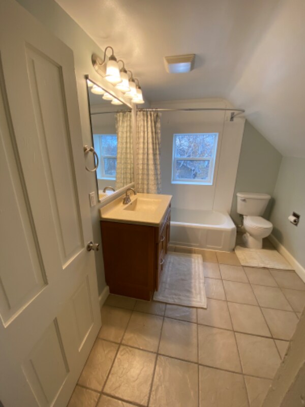 Foto del edificio - 813 1st Ave NE