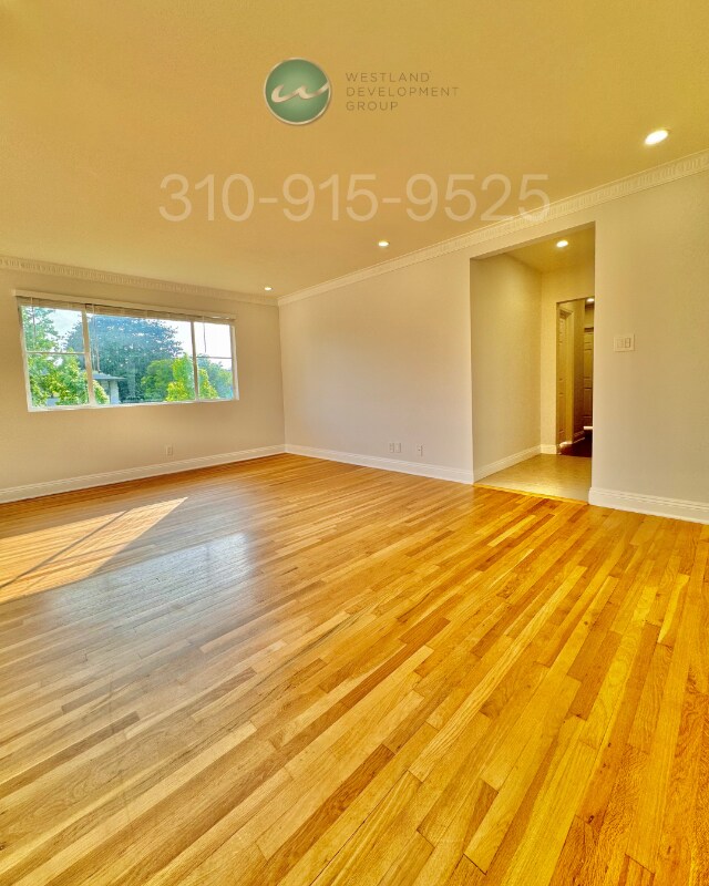 Foto del edificio - 3166 S Barrington Ave