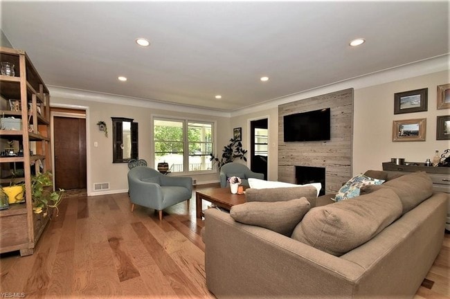 Building Photo - 2432 Windy Hill Dr