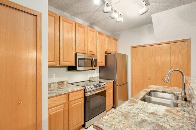 Foto del edificio - 8347 Kimball Dr