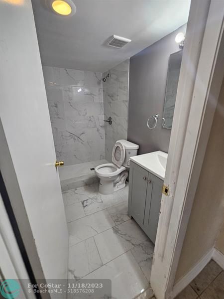 Building Photo - 1302 NW 9th Ave