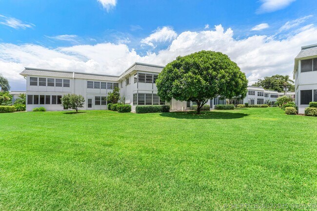 Building Photo - 3120 Lake Osborne Dr