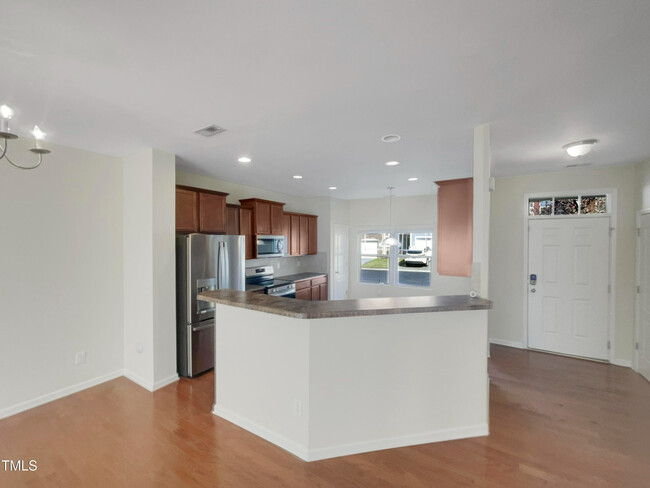 Foto del edificio - Room in Townhome on Keystone Park Dr