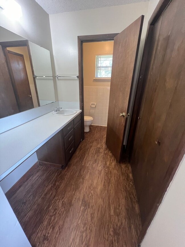 Building Photo - 3 Bed 1.5 Bath, Has large extra room that ...