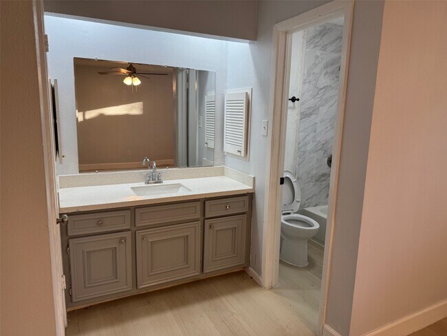 Building Photo - 5222 Moonshadows Dr