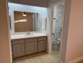 Building Photo - 5222 Moonshadows Dr