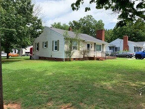 Building Photo - 1003 Cliff Rd