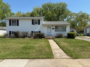 Building Photo - 417 Oak St