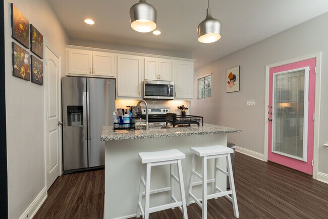 Building Photo - 450 S Edna Ave