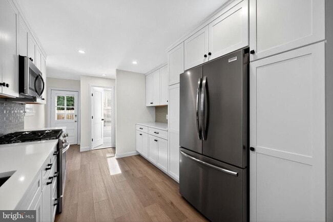 Building Photo - 3560 New Queen St