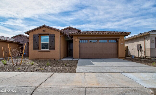 Foto del edificio - 16845 W Evergreen Rd