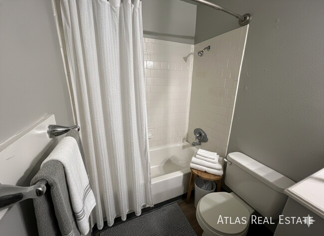 Building Photo - 1017 Delaware Dr