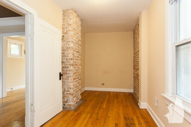 Foto del edificio - 2021 N Albany Ave