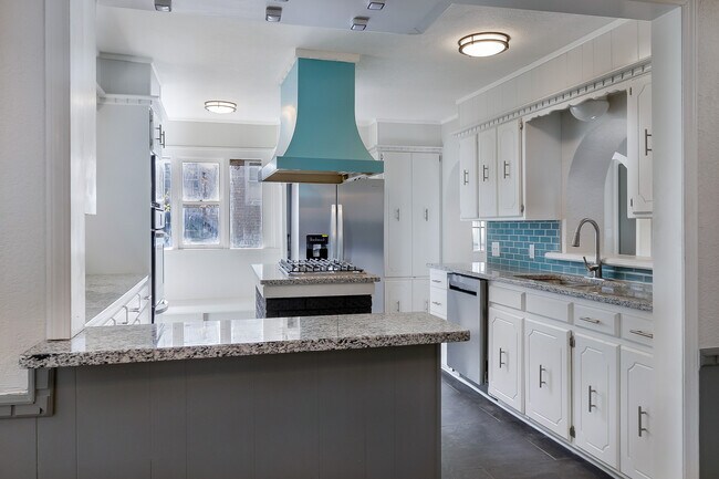 Foto del edificio - 834 S Western St