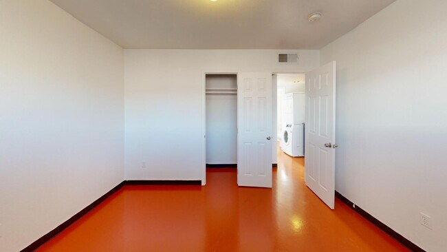 Building Photo - 3410 Vail Ave SE