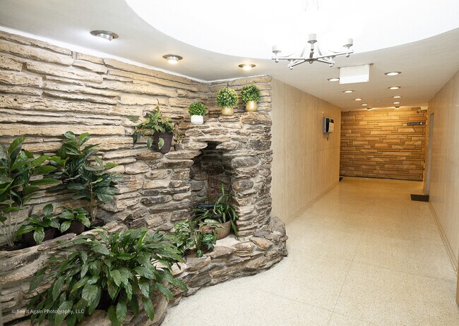 Foto del edificio - 401 S Grove Ave