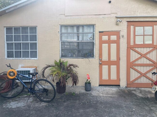 Foto del edificio - 746 NE 80th St