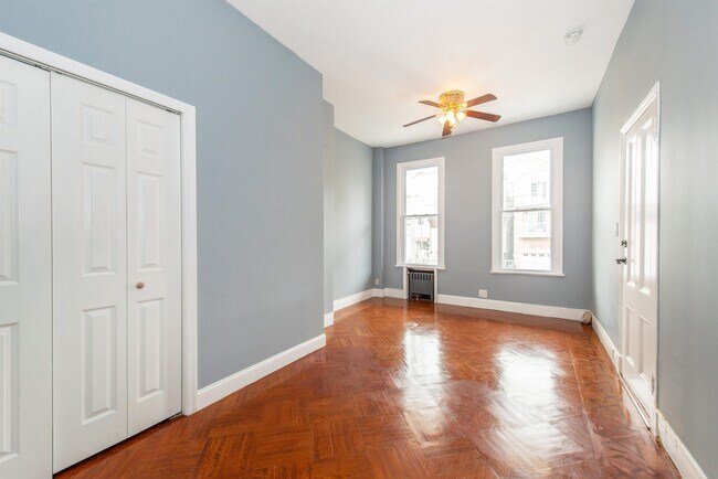 Foto del edificio - 205 Hutton St