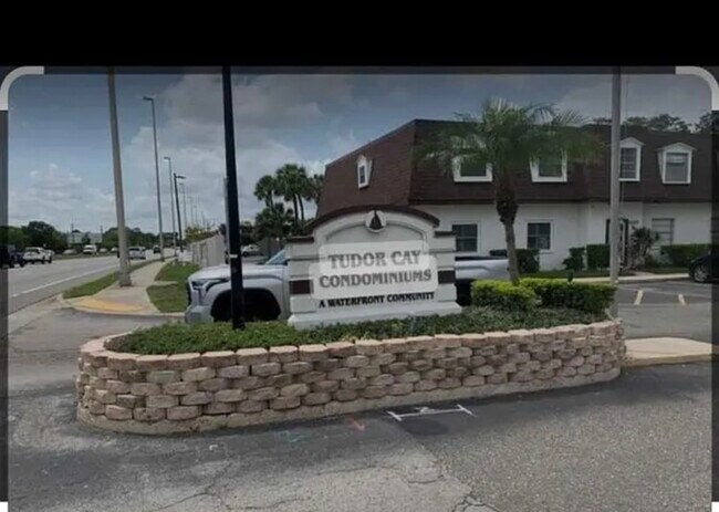 Building Photo - 9004 Tudor Dr