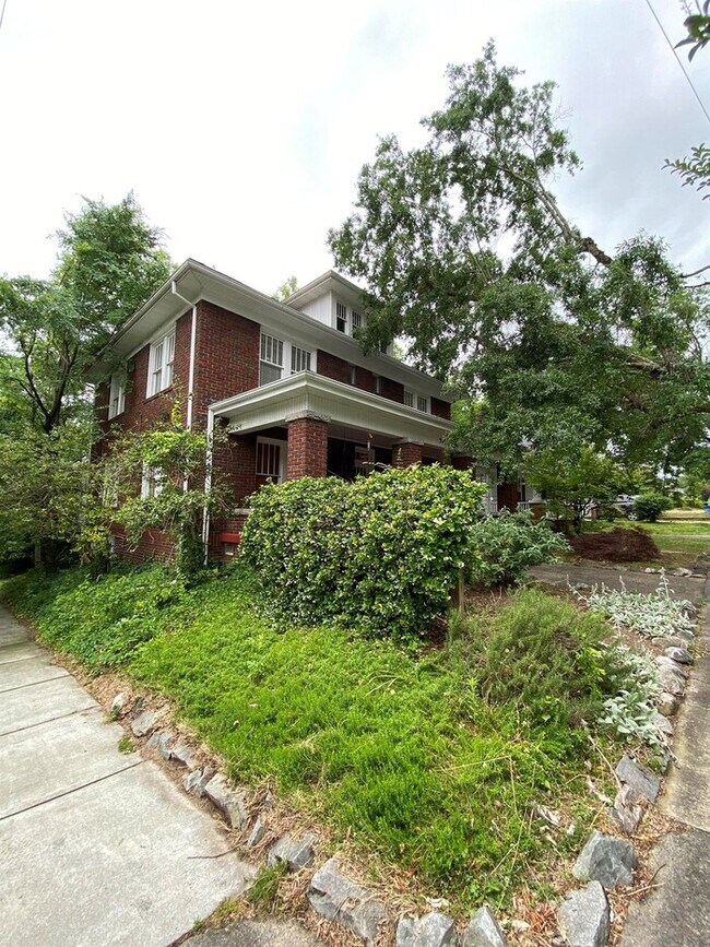 Foto del edificio - 901 W Markham Ave